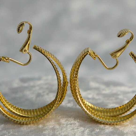 VINTAGE Gold Tone Double Side By Side Ribbed Hoop Earrings CLIP ON STYLE - Picture 7 of 8